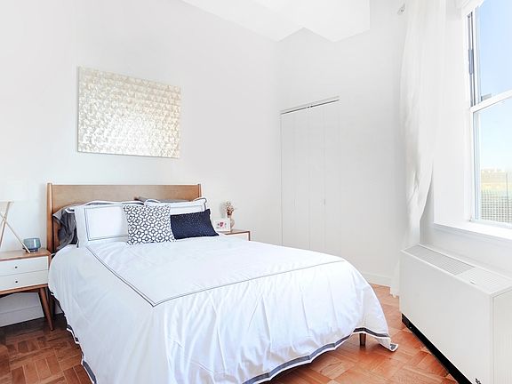 3rd image of 20 Exchange Pl APT 1526