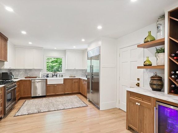 5th image of 1007 Somerset Dr NW
