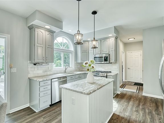 2nd image of 6 Savannah Ct