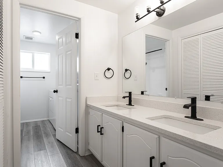 Sierra Ridge Apartments — Photo 5