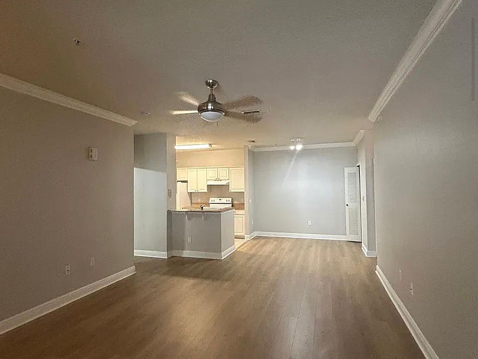 2nd image of 417 Southern Pecan Cir Unit 101