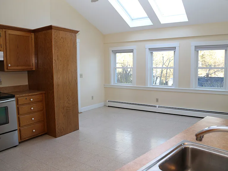 10 Oak Pl #A — Photo 3