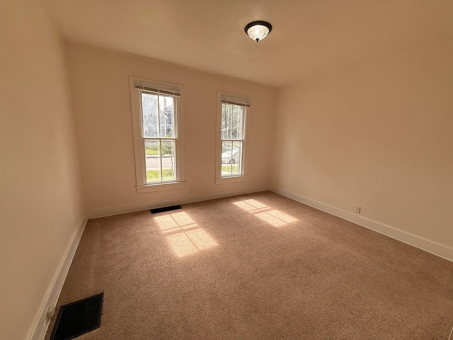 2 bed, 995 sqft, $1,350 — Photo 4