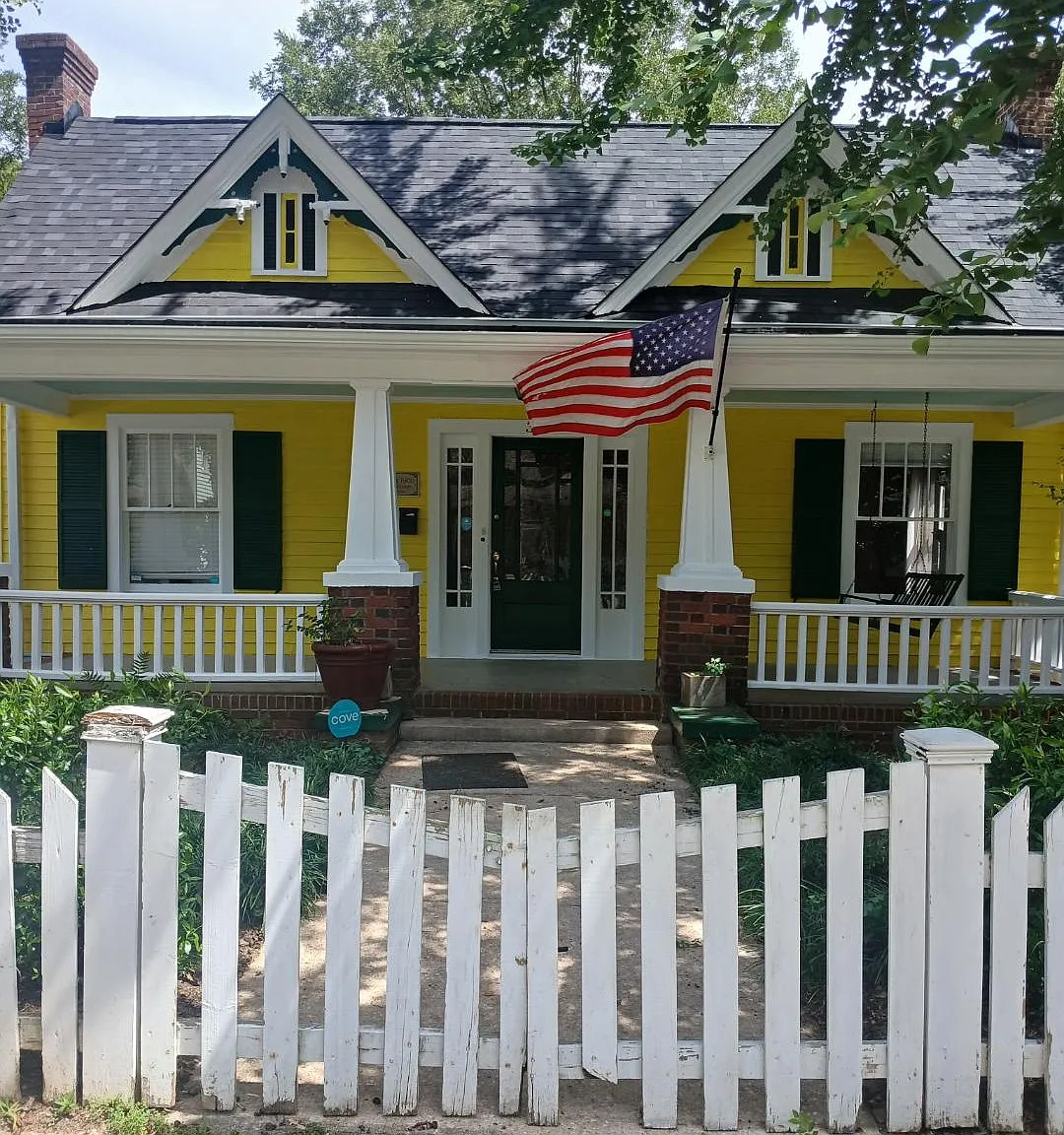 3 bed, 2.5 bath, 2050 sqft, $2,000 — Photo 2