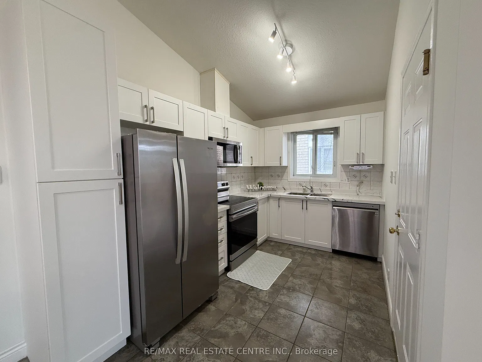 3 bed, $2,750 — Photo 4
