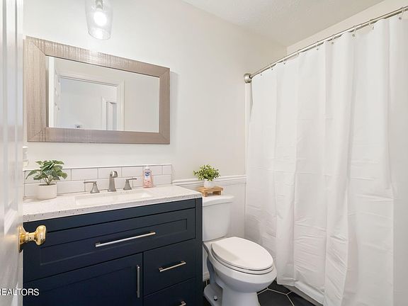 3rd image of 4411 Washington Ct