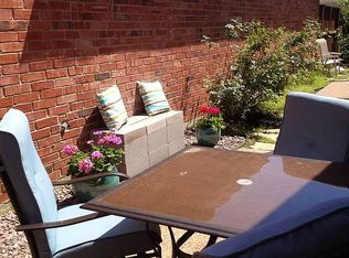 408 Moss Hill Rd, Irving, TX 75063