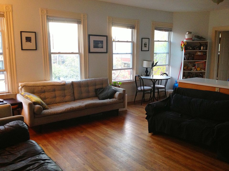 Open floor plan living/dining/kitchen area