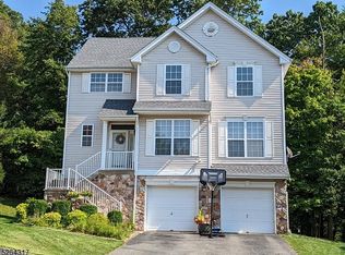 15 Winding Hill Dr, Hackettstown, NJ 07840