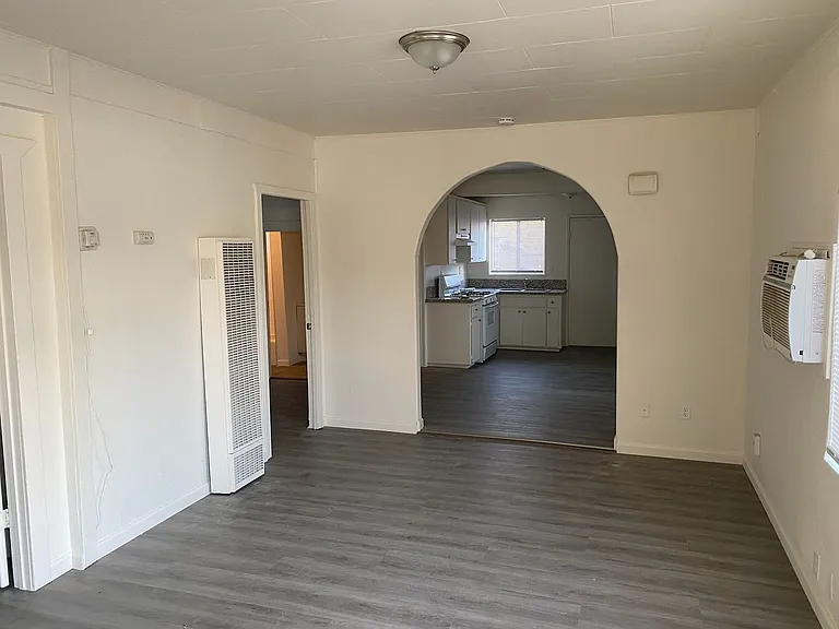 207 E Sequoia Ave — Photo 2