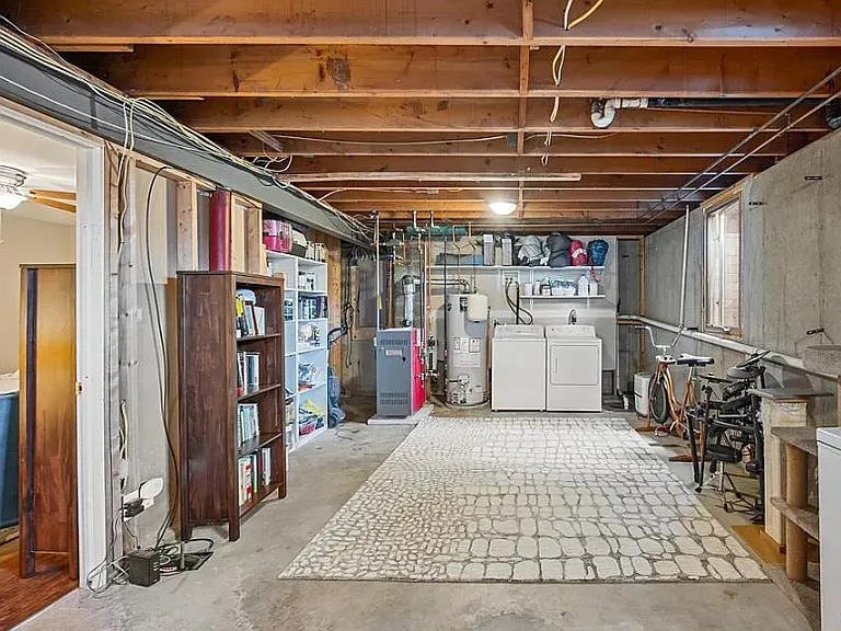 320 8th Ave — Photo 6