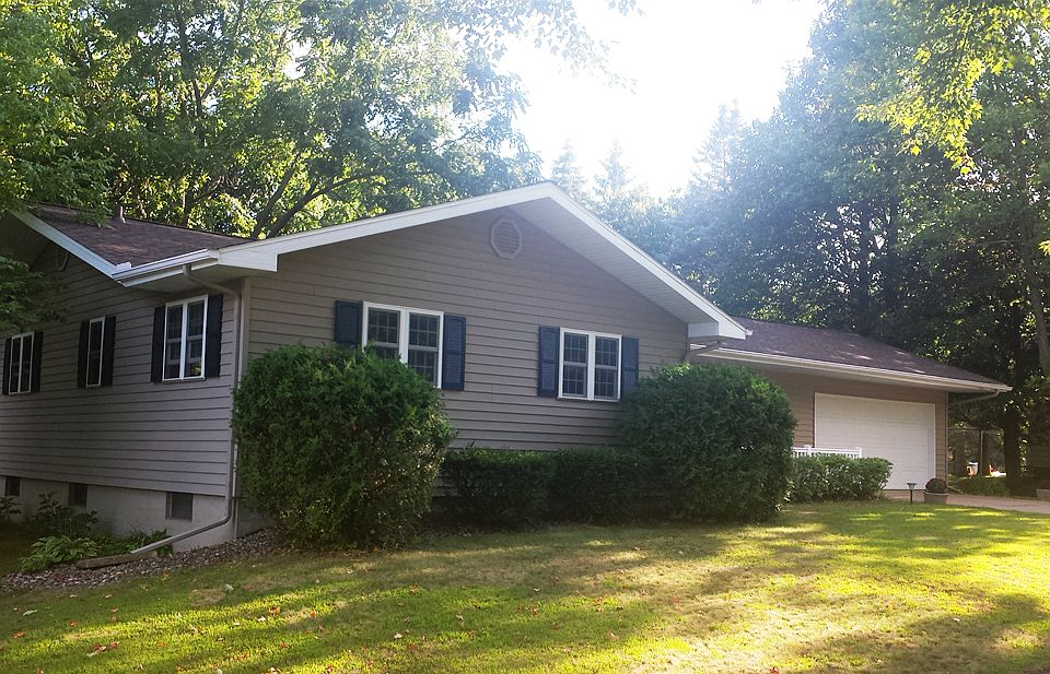 1st image of 615 Lawrence Ave
