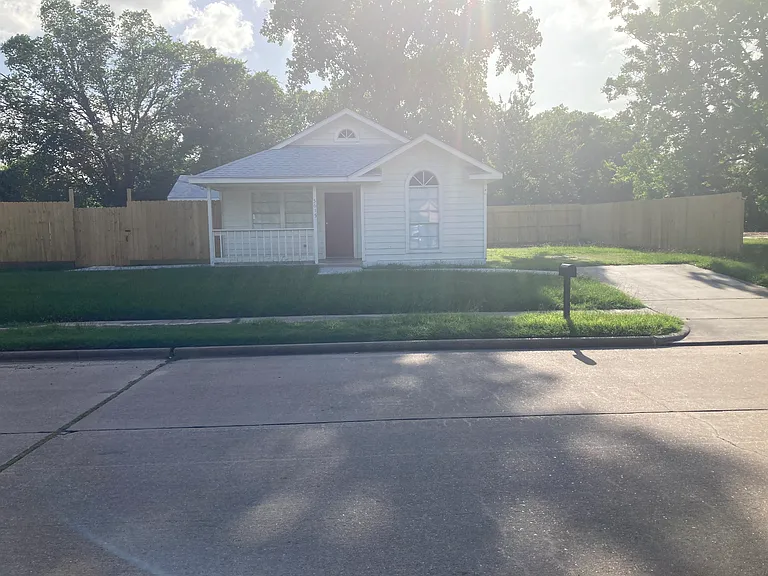 5615 Duoto St — Photo 1