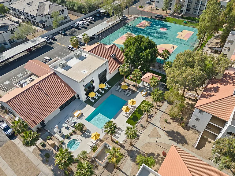 Solas Glendale — Photo 24