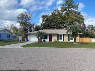930 Cedar Cir, Tavares, FL 32778