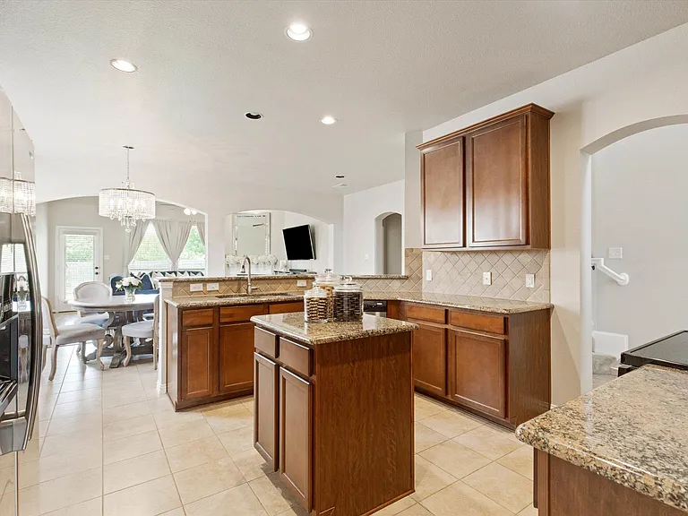8720 Devonshire Dr — Photo 9