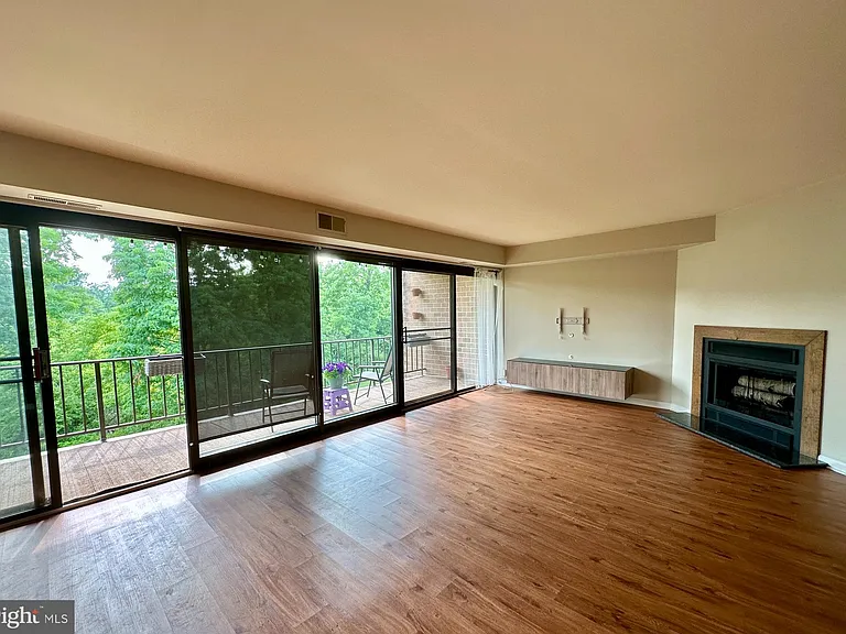 35 Hermitage Dr — Photo 5