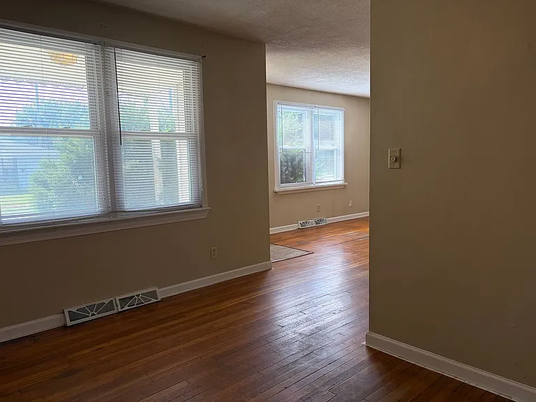 1022 McGregor St — Photo 4
