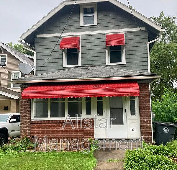 1201 East Ave — Photo 2