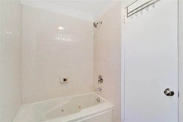 233 Grand St #3L — Photo 9