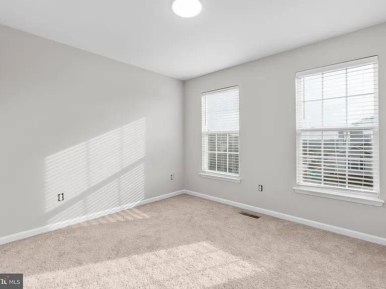 930 Forsythia Ln — Photo 25