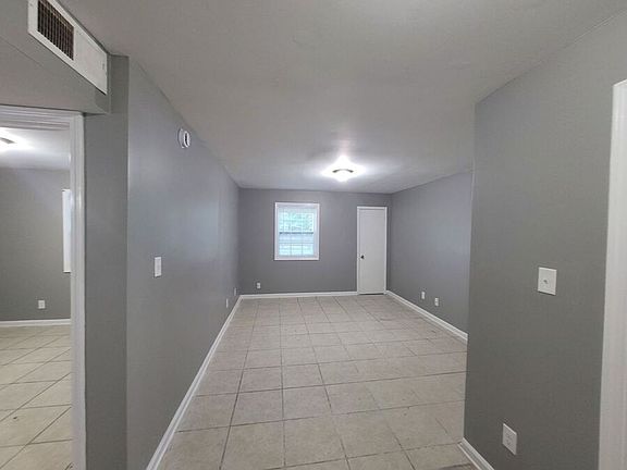 4th image of 4649 Royal Ridge Dr APT 8