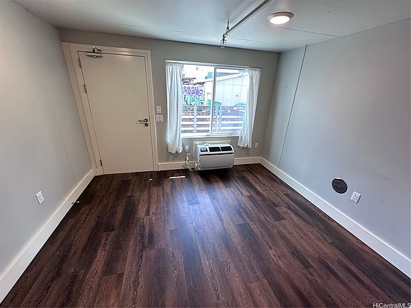 4th image of 803 Waimanu St #109
