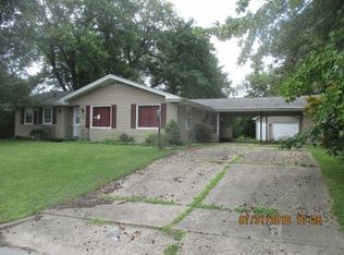 7 8th Dr, Decatur, IL 62521