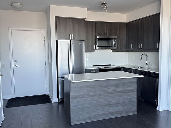 4th image of 7895 Jane St #Penthouse 14