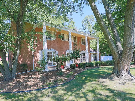 4th image of 42 Crestwood Dr