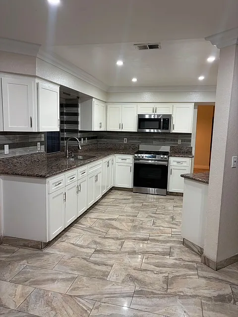 4 bed, 2.5 bath, 2215 sqft, $2,800 — Photo 4