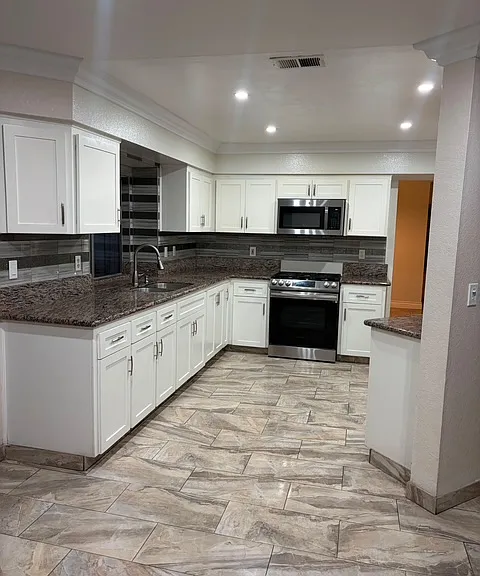 6105 Ambergrove St — Photo 4