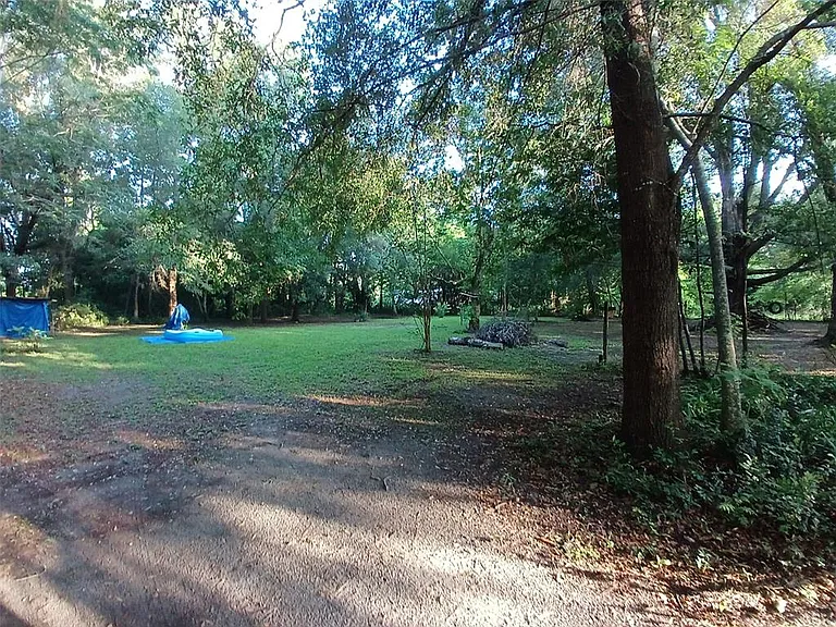 210 SE Hardin Ct — Photo 14