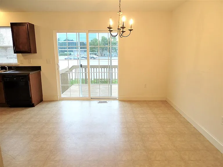 2527 Oakwood Ln — Photo 7