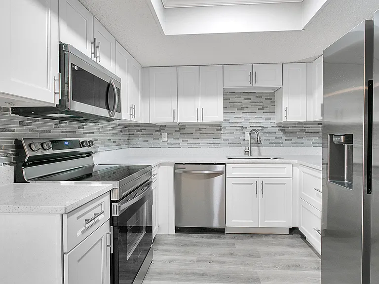 513 Fairways Ln #B — Photo 3
