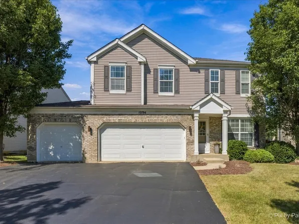 10794 Santa Fe Trl, Huntley, IL 60142