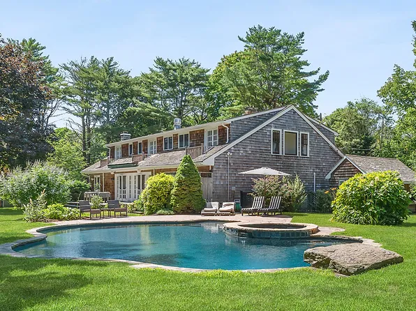 16 Linden Ln, Westhampton Beach, NY 11978