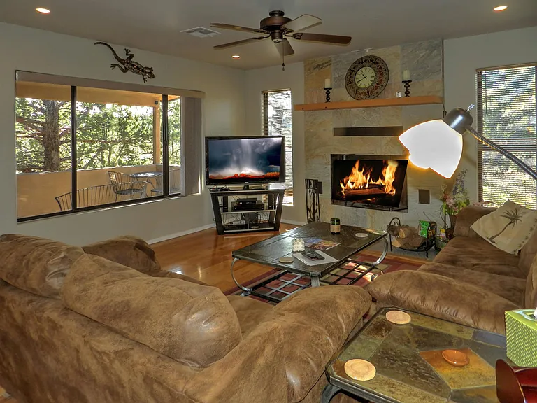 385 Coffee Pot Dr — Photo 3