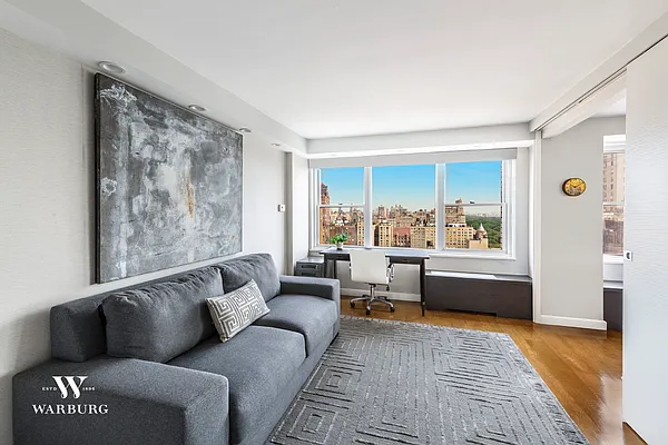 Sold by Warburg | media 6