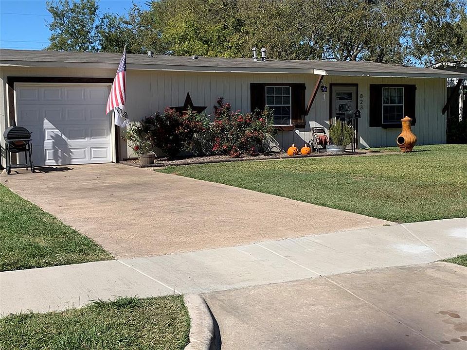 1st image of 823 Jardin Dr