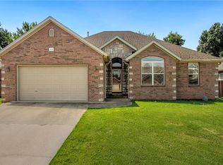 4179 Green Side Ln, Springdale, AR 72762