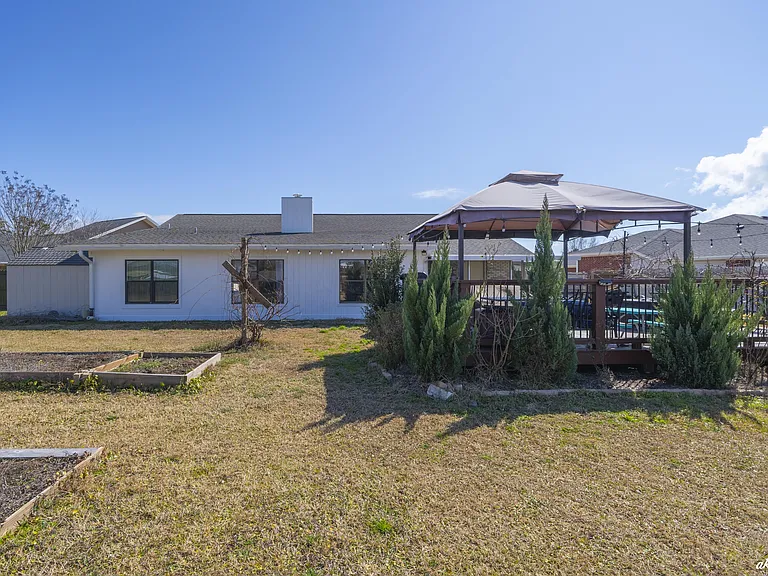 707 Plantation Cir — Photo 24