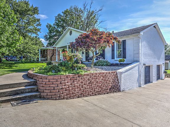 3rd image of 104 Sunset Dr