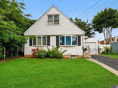 16 Burns Ave Hicksville Ny 11801 Zillow