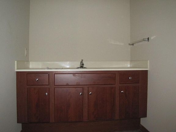 NOTE: Pictures may vary slightly from actual construction.