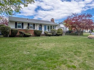 24 Scenic Dr, Cranston, RI 02920