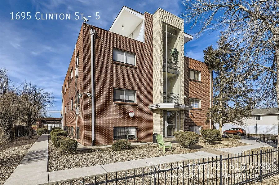 Remodeled 2-Bedroom Apartment With Modern Updates & Ac - All Utilities Included — Photo 1