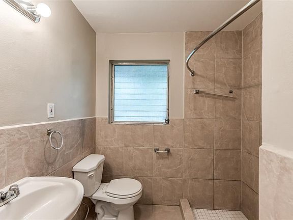 4th image of 4010 Newshire Dr