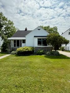 22026 Alger St, Saint Clair Shores, MI, 48080