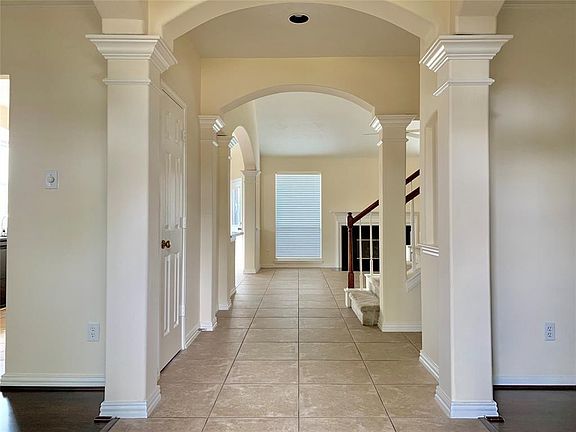 3rd image of 18534 Autumn Park Dr